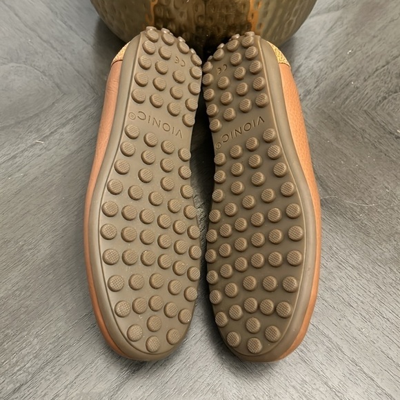 Vionic Elora Women's Slip On Leather Driving Moc Toffee - Picture 3 of 8